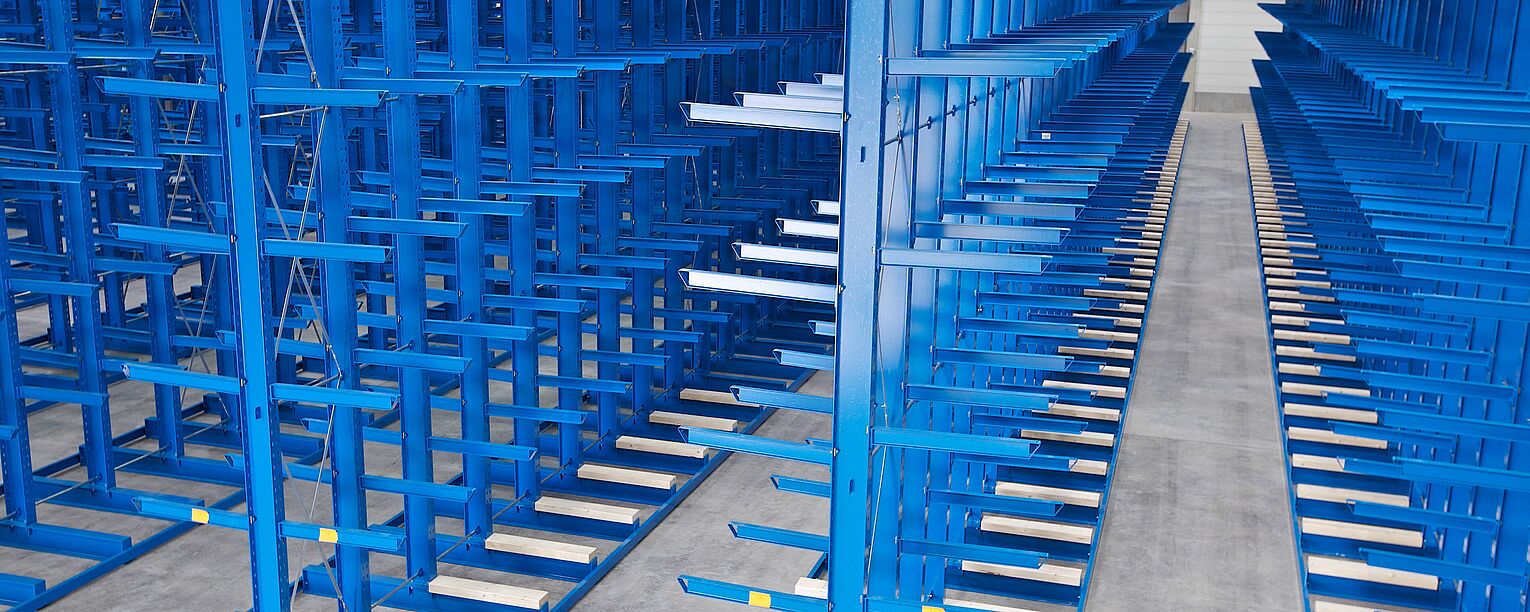[Translate "Hungary"] Cantilever racking for narrow aisle