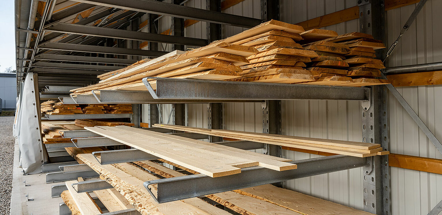 [Translate "Hungary"] Cantilever racking timber trade