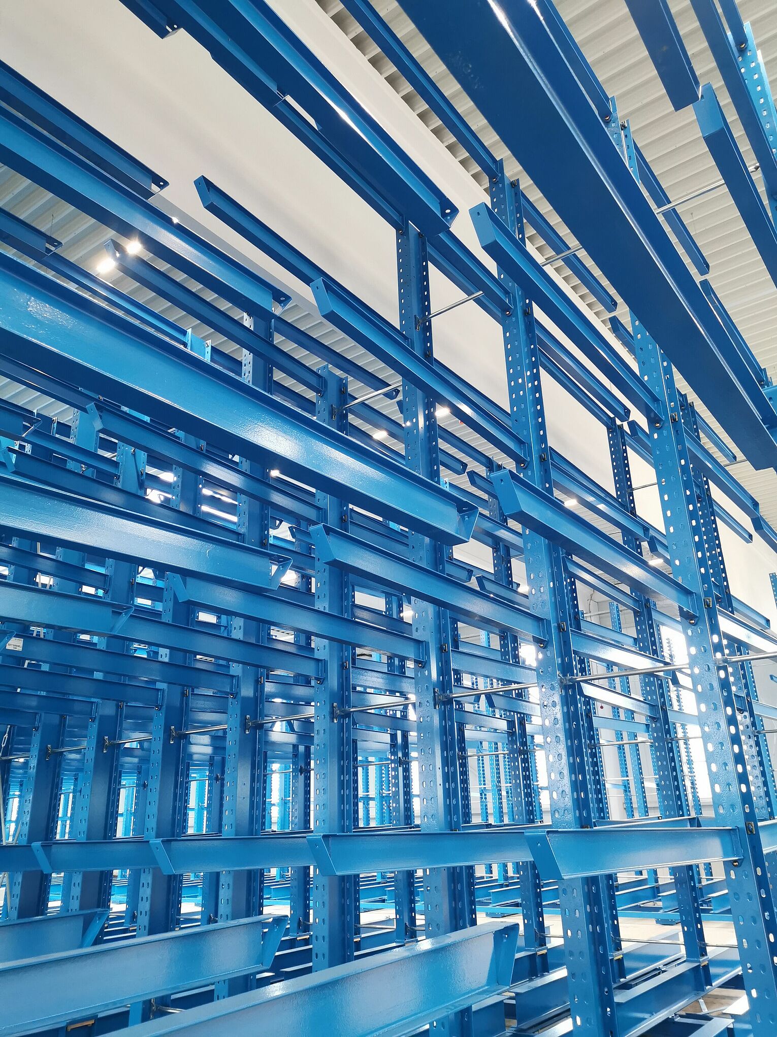 [Translate "Hungary"] Cantilever racking system by OHRA