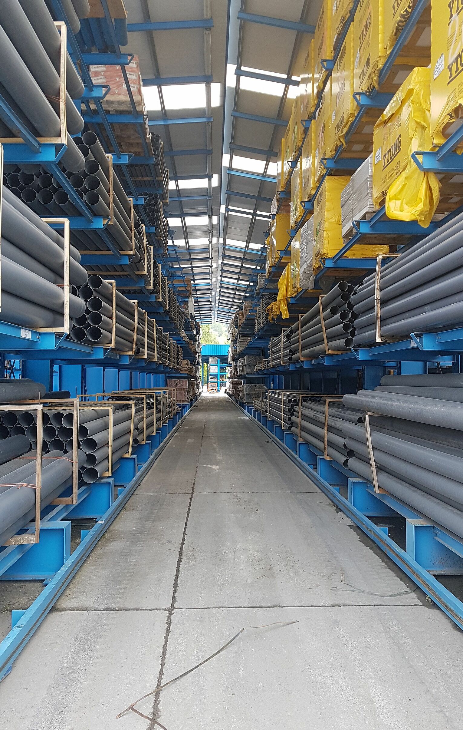 [Translate "Hungary"] Cantilever racking building material