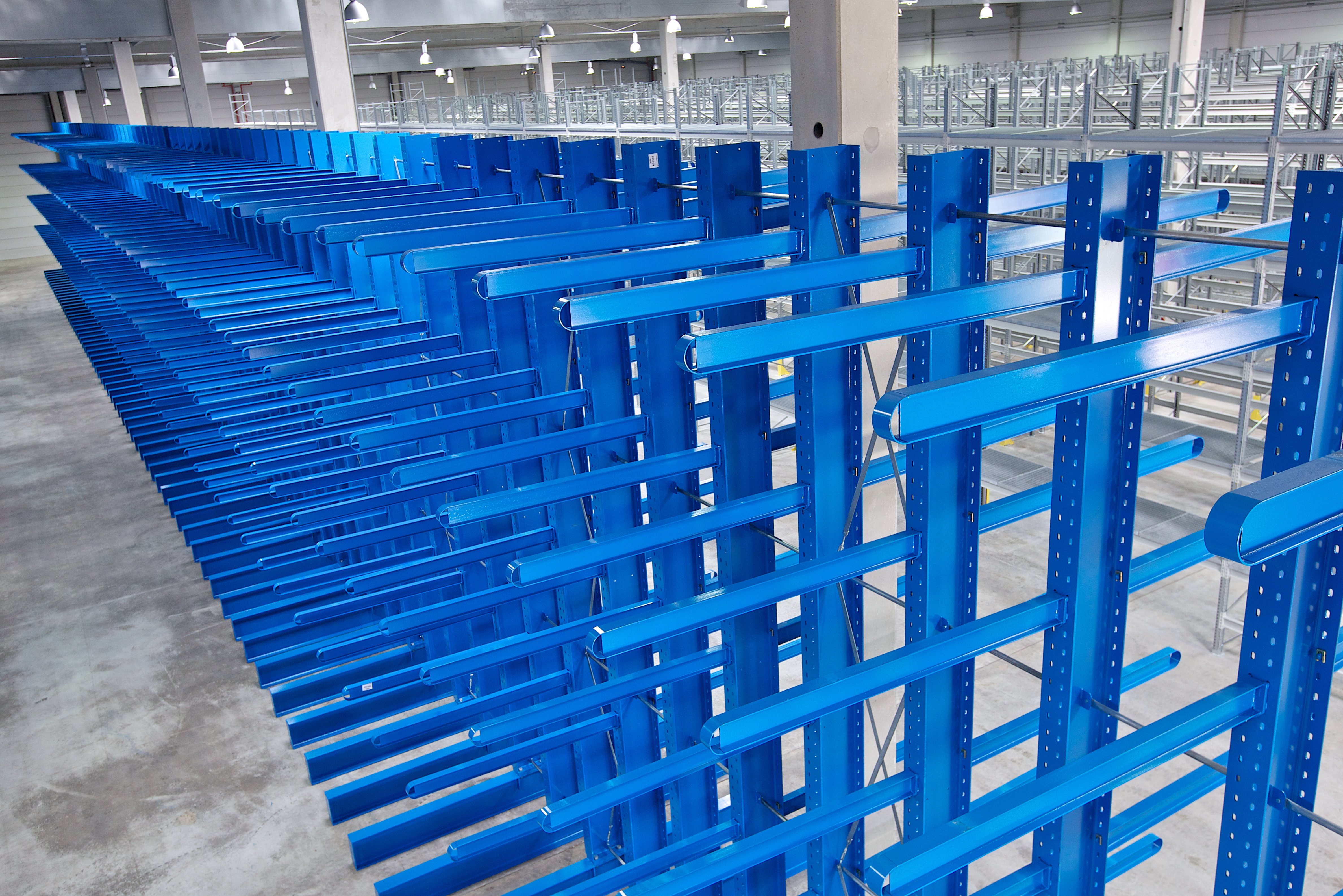 [Translate "Hungary"] Cantilever racking system by OHRA