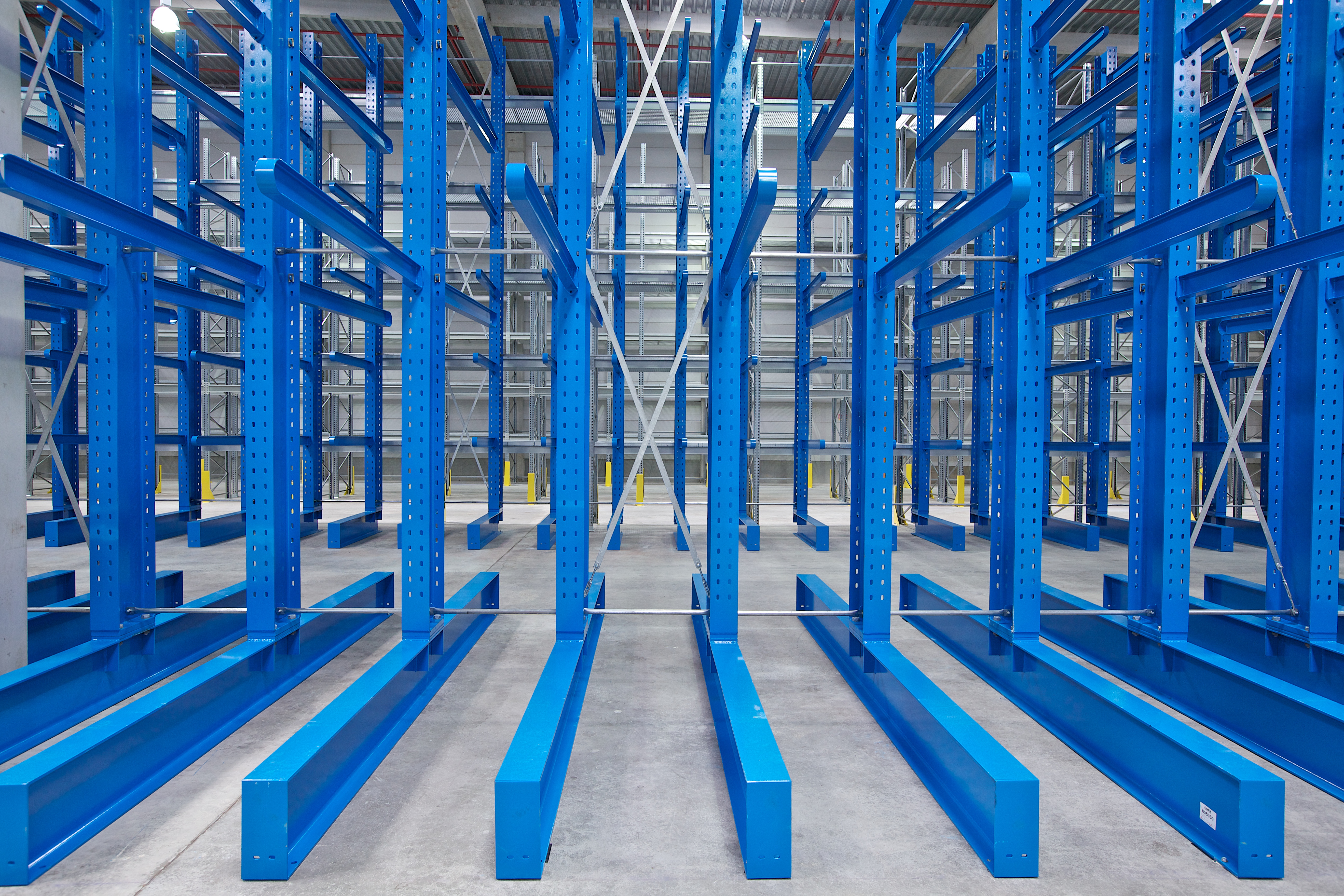 [Translate "Hungary"] Cantilever racking system by OHRA