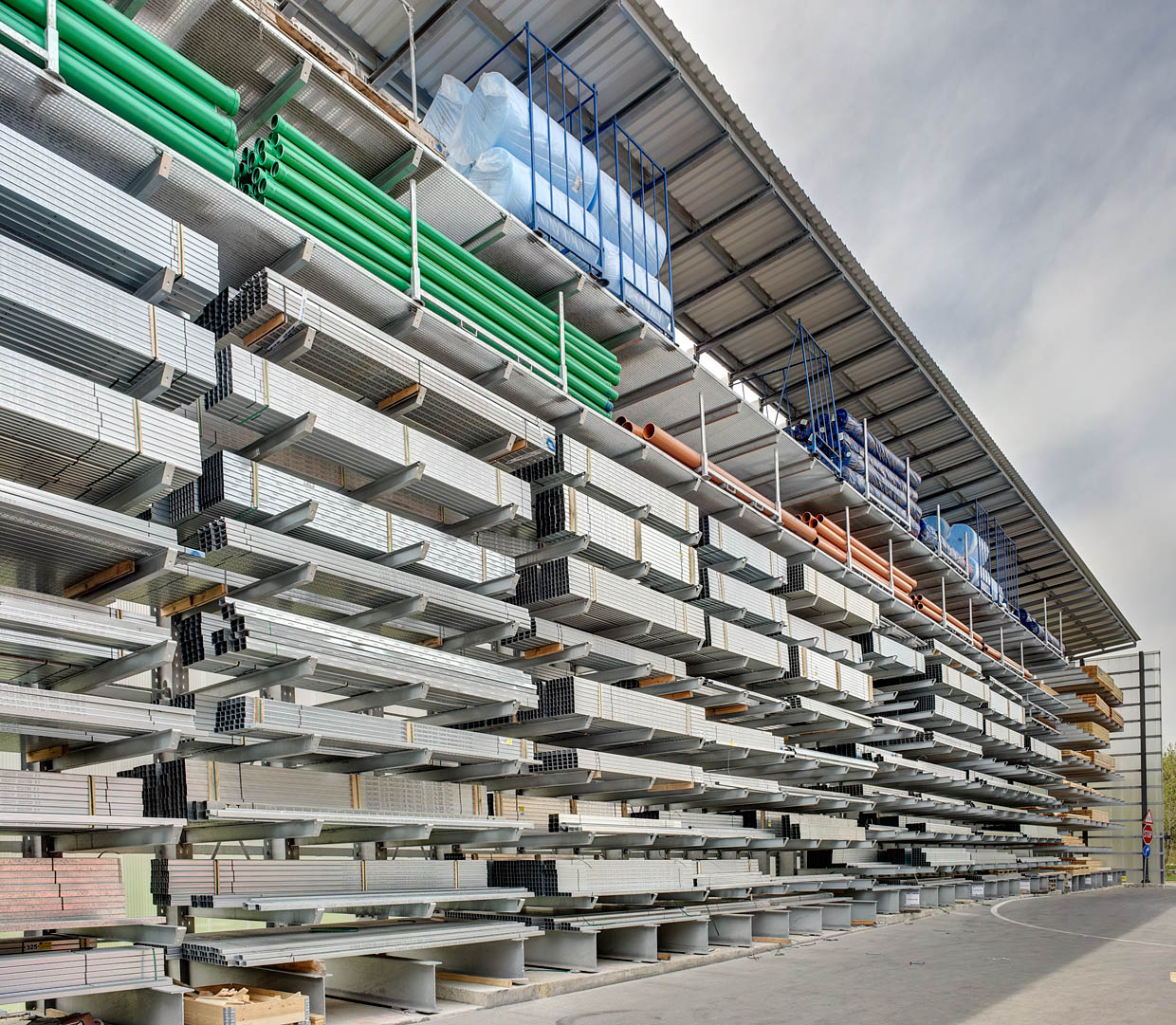 [Translate "Hungary"] Cantilever racking building material