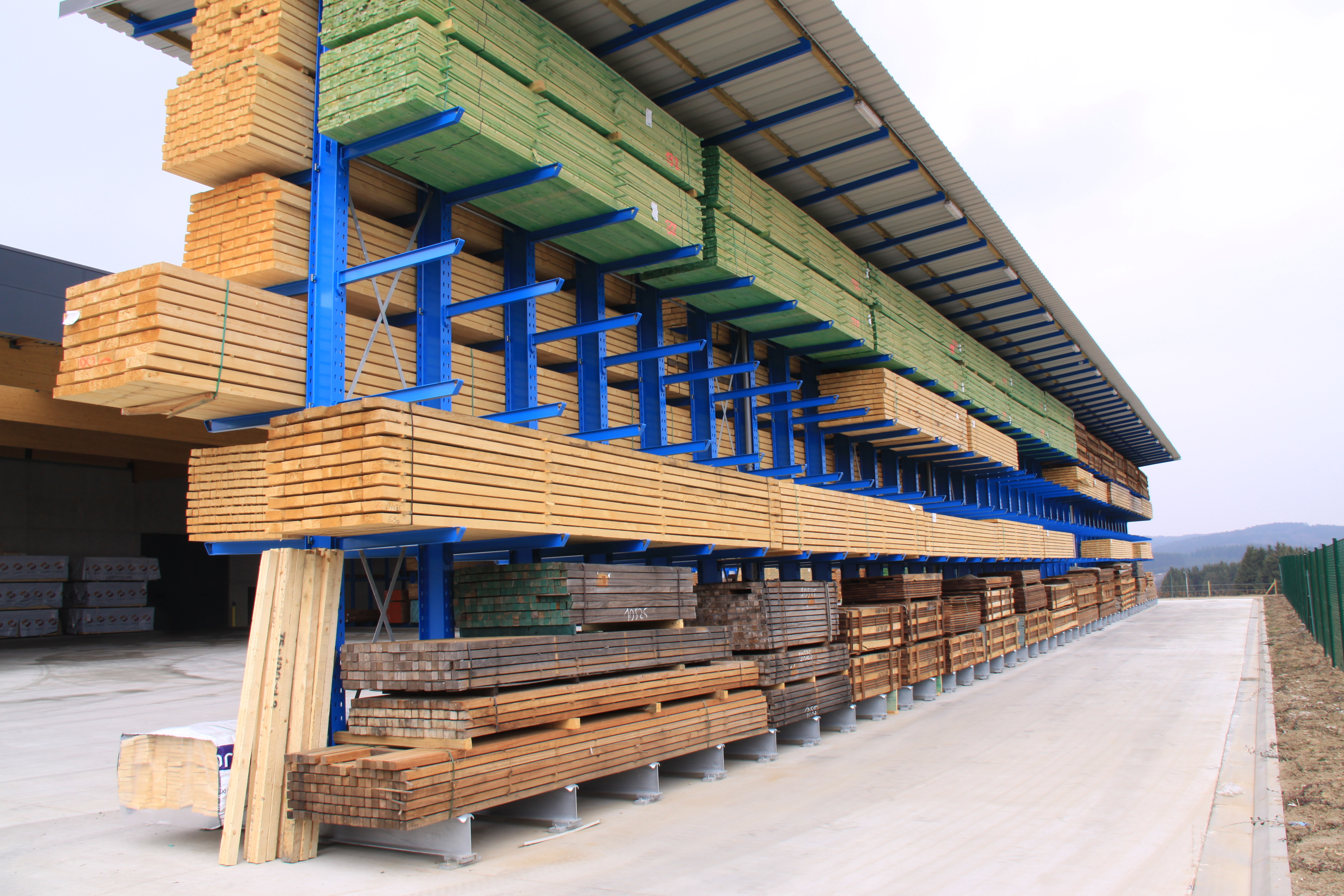 [Translate "Hungary"] Cantilever racking building material