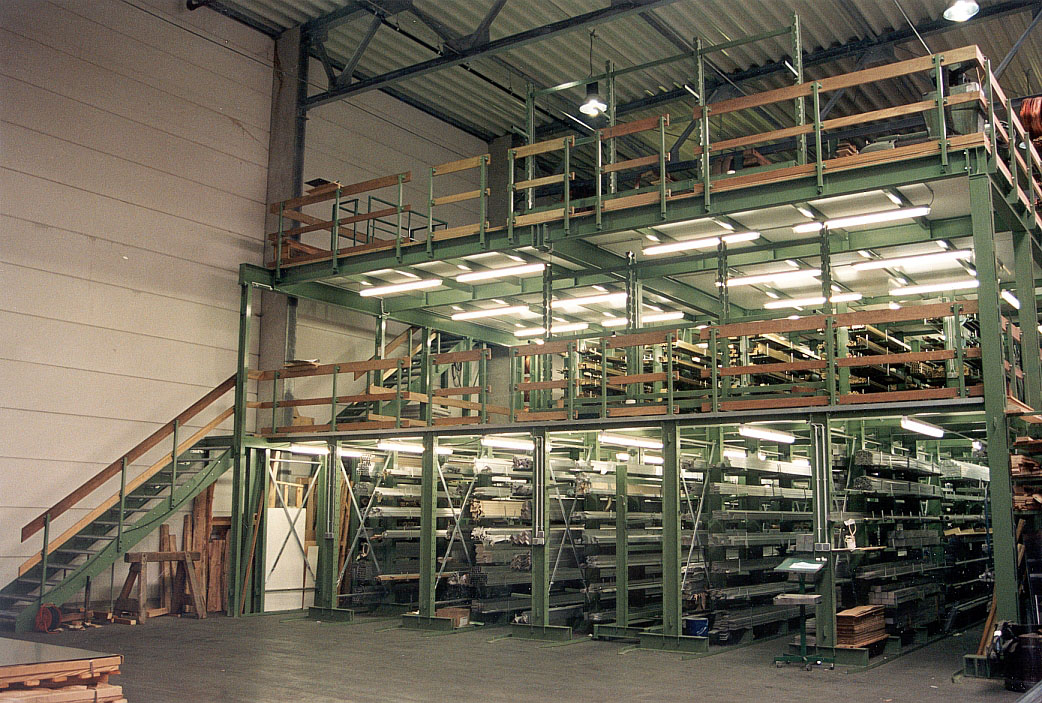 [Translate "Hungary"] Cantilever racking Multi-tier storage