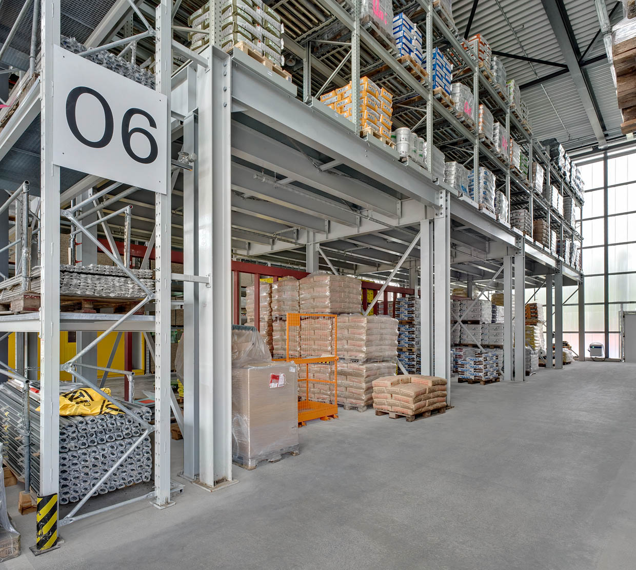 [Translate "Hungary"] Cantilever racking Multi-tier storage